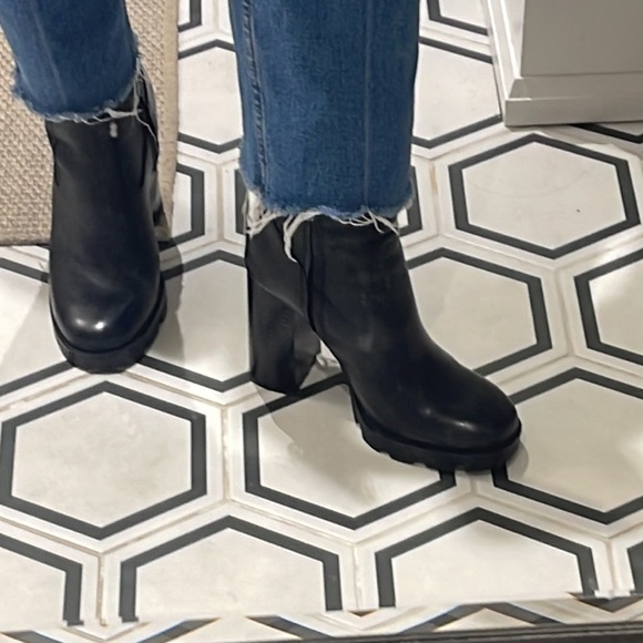 High heeled ankle boots with lugg sole - Picture 6 of 7